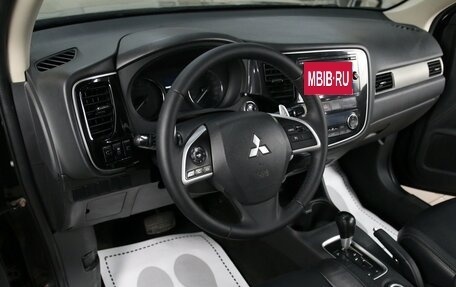 Mitsubishi Outlander III рестайлинг 3, 2013 год, 1 399 000 рублей, 5 фотография