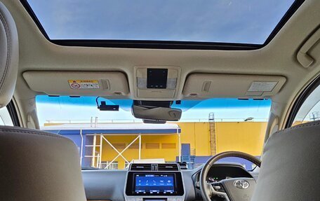 Toyota Land Cruiser Prado 150 рестайлинг 2, 2018 год, 4 850 000 рублей, 32 фотография