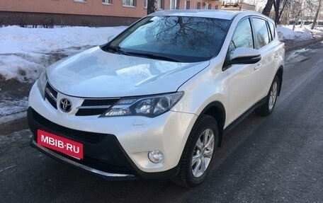 Toyota RAV4, 2015 год, 2 400 000 рублей, 3 фотография