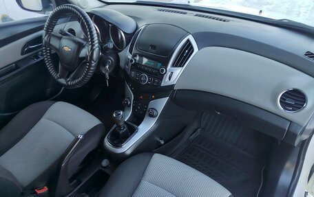 Chevrolet Cruze II, 2013 год, 870 000 рублей, 8 фотография