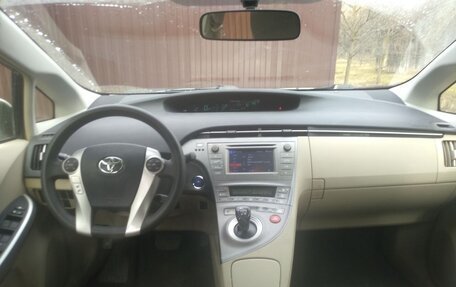 Toyota Prius, 2015 год, 1 600 000 рублей, 3 фотография