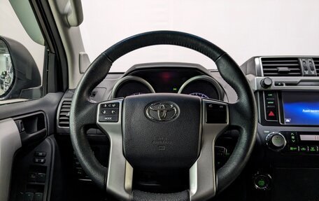 Toyota Land Cruiser Prado 150 рестайлинг 2, 2017 год, 4 750 000 рублей, 12 фотография
