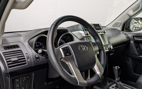 Toyota Land Cruiser Prado 150 рестайлинг 2, 2017 год, 4 750 000 рублей, 10 фотография