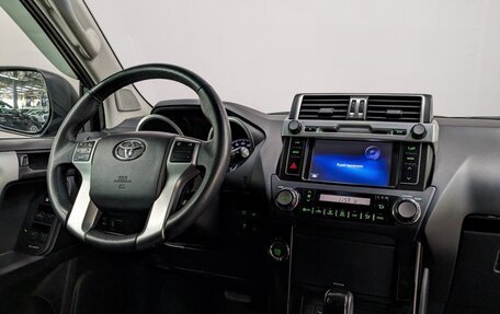 Toyota Land Cruiser Prado 150 рестайлинг 2, 2017 год, 4 750 000 рублей, 27 фотография