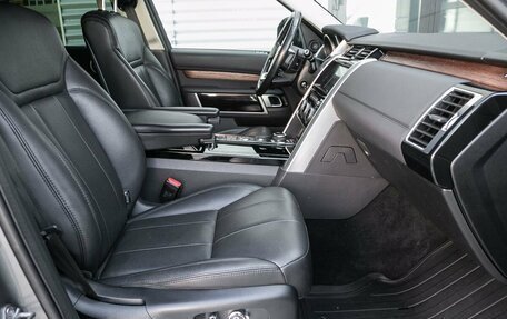 Land Rover Discovery IV, 2017 год, 4 500 000 рублей, 24 фотография