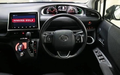 Toyota Sienta II, 2020 год, 990 000 рублей, 6 фотография