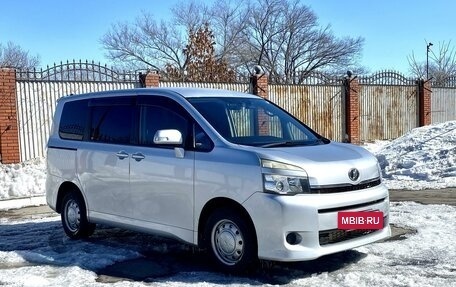 Toyota Voxy II, 2011 год, 1 460 000 рублей, 4 фотография