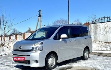 Toyota Voxy II, 2011 год, 1 460 000 рублей, 5 фотография