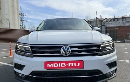 Volkswagen Tiguan II, 2018 год, 3 900 000 рублей, 2 фотография