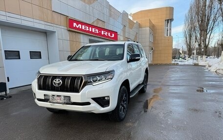 Toyota Land Cruiser Prado 150 рестайлинг 2, 2022 год, 1 фотография