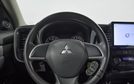 Mitsubishi Outlander III рестайлинг 3, 2013 год, 1 336 000 рублей, 8 фотография