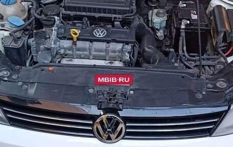 Volkswagen Jetta VI, 2013 год, 1 250 000 рублей, 2 фотография