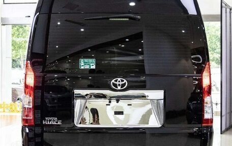 Toyota HiAce H300, 2023 год, 17 500 000 рублей, 4 фотография