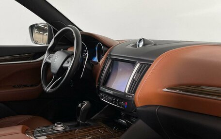 Maserati Levante I, 2017 год, 5 339 000 рублей, 9 фотография