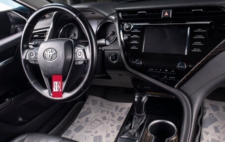 Toyota Camry, 2018 год, 3 149 000 рублей, 9 фотография