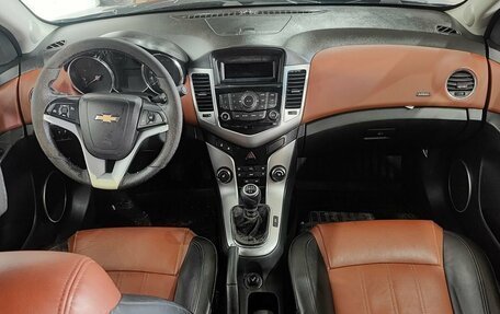 Chevrolet Cruze II, 2011 год, 650 000 рублей, 9 фотография