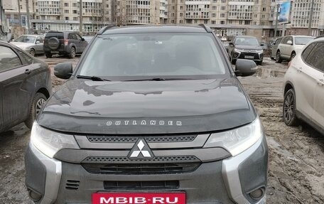 Mitsubishi Outlander III рестайлинг 3, 2021 год, 2 750 000 рублей, 7 фотография