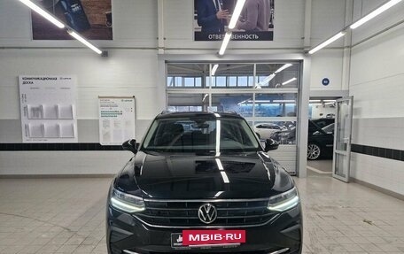 Volkswagen Tiguan II, 2021 год, 3 200 000 рублей, 2 фотография
