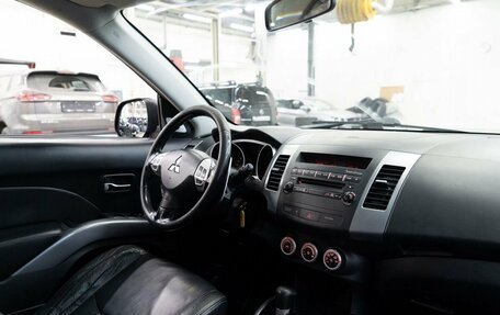 Mitsubishi Outlander III рестайлинг 3, 2008 год, 1 200 000 рублей, 17 фотография