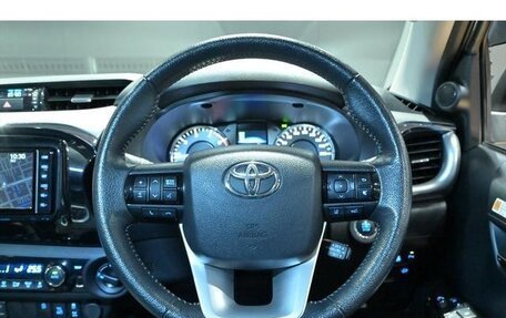 Toyota Hilux VIII, 2020 год, 3 000 000 рублей, 23 фотография