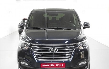 Hyundai Grand Starex Grand Starex I рестайлинг 2, 2020 год, 3 200 000 рублей, 3 фотография