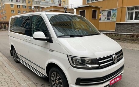 Volkswagen Caravelle T6 рестайлинг, 2016 год, 2 690 000 рублей, 1 фотография