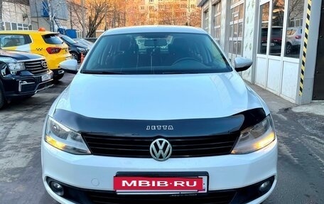 Volkswagen Jetta VI, 2013 год, 1 270 000 рублей, 2 фотография