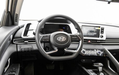 Hyundai Elantra, 2023 год, 2 248 000 рублей, 23 фотография