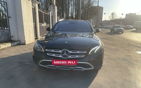 Mercedes-Benz E-Класс, 2018 год, 3 550 000 рублей, 10 фотография