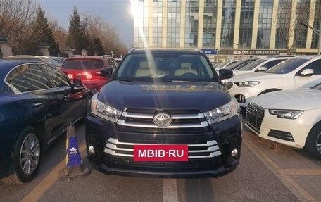 Toyota Highlander III, 2021 год, 3 380 000 рублей, 2 фотография