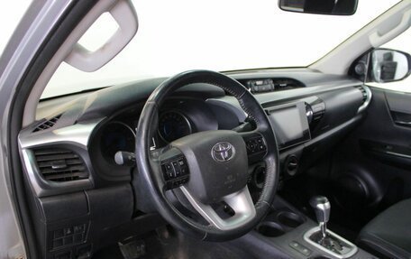 Toyota Hilux VIII, 2017 год, 3 199 000 рублей, 17 фотография