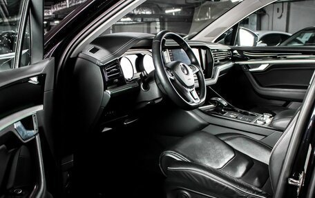Volkswagen Touareg III, 2019 год, 4 799 000 рублей, 5 фотография