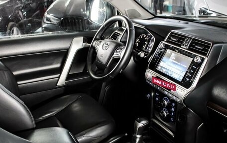 Toyota Land Cruiser Prado 150 рестайлинг 2, 2017 год, 5 849 000 рублей, 6 фотография
