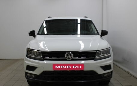 Volkswagen Tiguan II, 2019 год, 2 390 000 рублей, 2 фотография