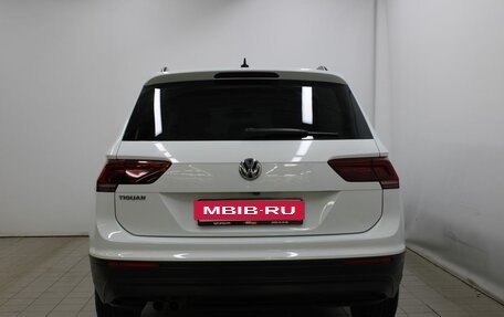 Volkswagen Tiguan II, 2019 год, 2 390 000 рублей, 6 фотография