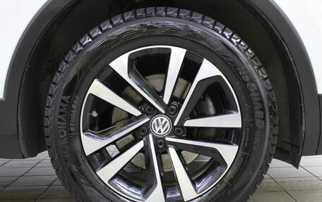 Volkswagen Tiguan II, 2019 год, 2 390 000 рублей, 17 фотография