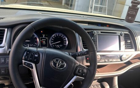 Toyota Highlander III, 2014 год, 3 199 000 рублей, 4 фотография
