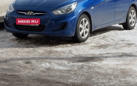Hyundai Solaris II рестайлинг, 2013 год, 1 000 000 рублей, 4 фотография