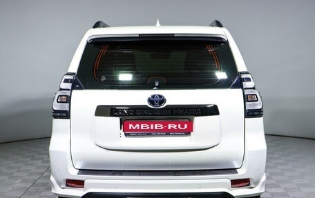 Toyota Land Cruiser Prado 150 рестайлинг 2, 2021 год, 8 300 000 рублей, 6 фотография