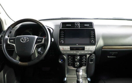 Toyota Land Cruiser Prado 150 рестайлинг 2, 2021 год, 8 300 000 рублей, 12 фотография