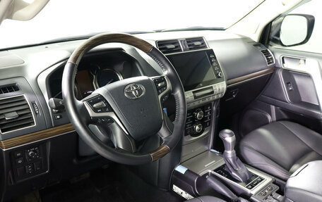 Toyota Land Cruiser Prado 150 рестайлинг 2, 2021 год, 8 300 000 рублей, 14 фотография