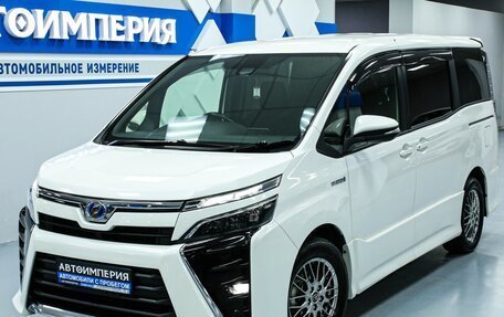 Toyota Voxy III, 2017 год, 2 498 000 рублей, 4 фотография