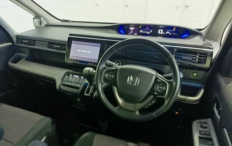Honda Stepwgn IV, 2016 год, 2 159 995 рублей, 15 фотография