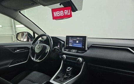 Toyota RAV4, 2020 год, 2 630 000 рублей, 12 фотография