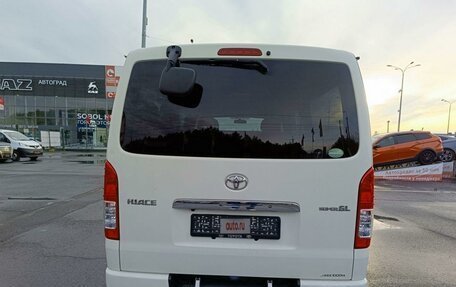 Toyota HiAce H200, 2015 год, 3 300 000 рублей, 6 фотография