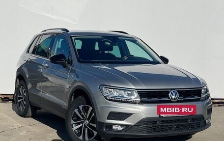 Volkswagen Tiguan II, 2019 год, 2 600 000 рублей, 3 фотография