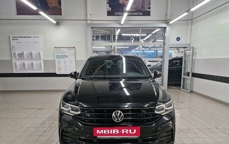 Volkswagen Tiguan II, 2021 год, 4 320 000 рублей, 2 фотография