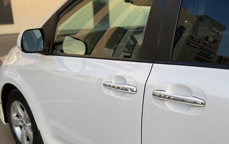 Toyota Sienna III, 2018 год, 3 150 000 рублей, 12 фотография