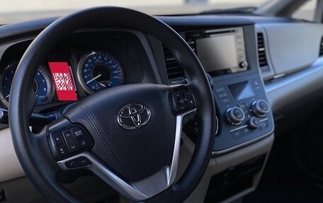 Toyota Sienna III, 2018 год, 3 150 000 рублей, 5 фотография