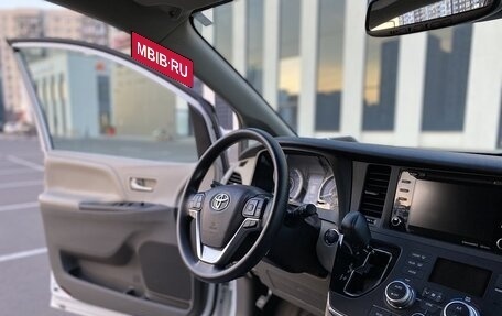 Toyota Sienna III, 2018 год, 3 150 000 рублей, 18 фотография